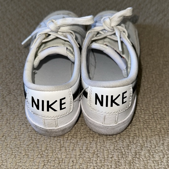 Nike Blazer Low Top - Picture 3 of 5